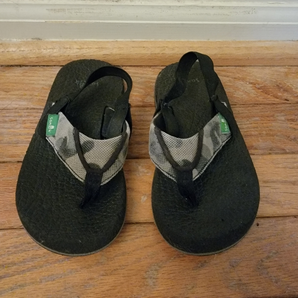 Sanuk Flip Flops